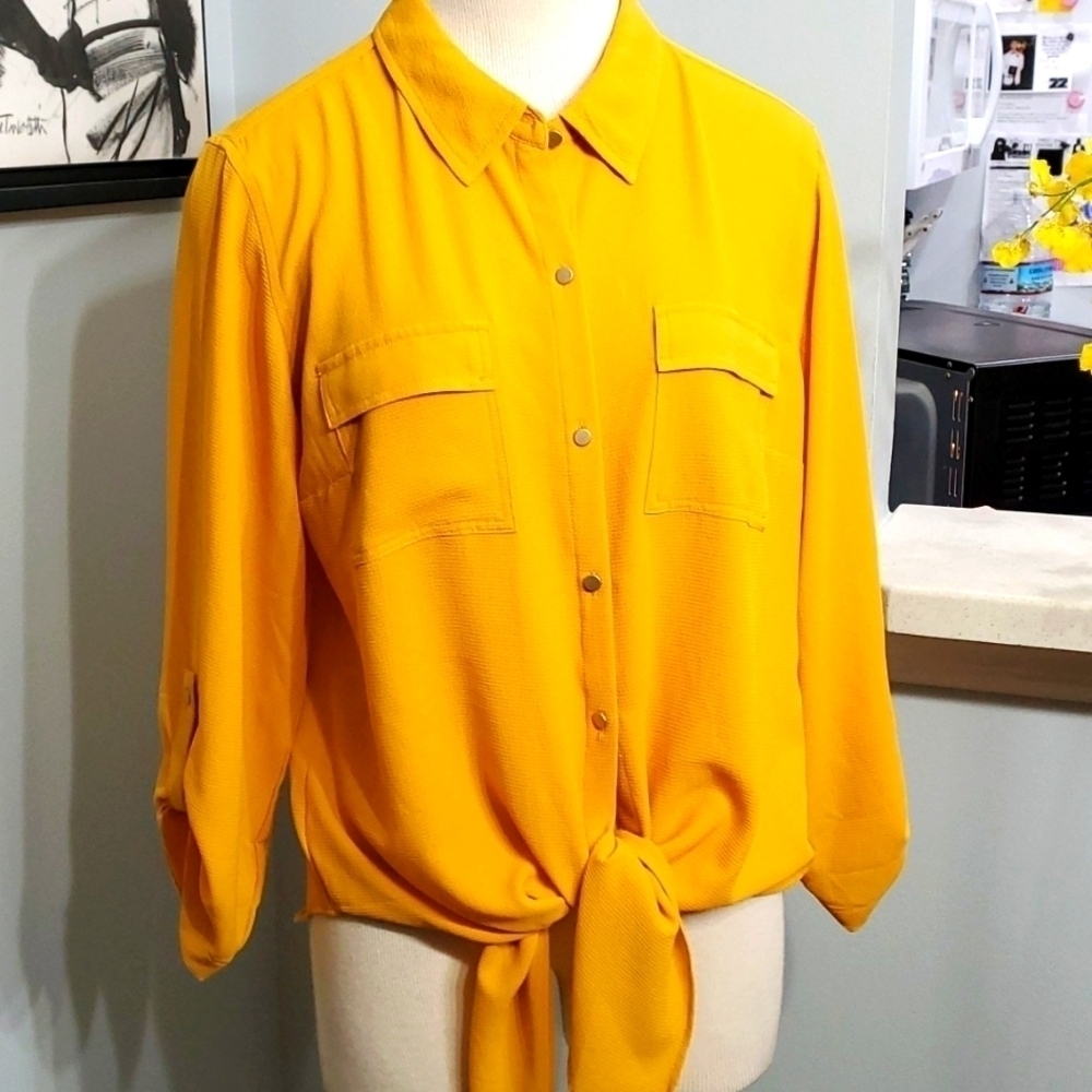 Jones of NY signature blouse. Mustard yellow size large. Tab sleeves Button down
